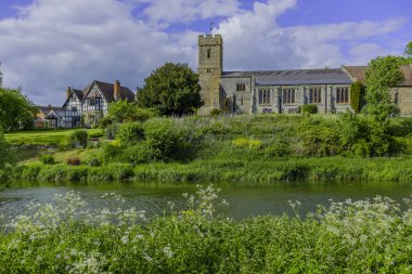Kilise mezarlığına