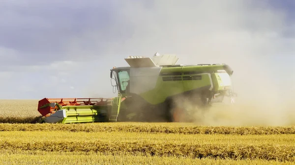 Combined harvester — Stock Photo, Image