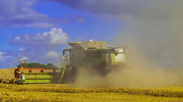 Combined harvester — Stock Photo, Image