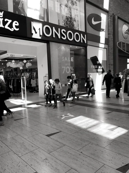 Solihull Centrum West Midlands England Storbritannien Solig Dag Våren Går — Stockfoto