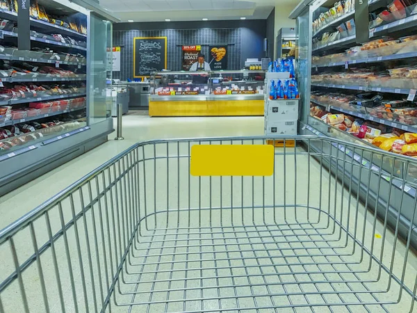 Interior Del Supermercado Inglaterra Reino Unido Carrito Compra Primer Plano —  Fotos de Stock