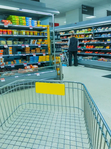 Interior Del Supermercado Inglaterra Reino Unido Carrito Compra Primer Plano —  Fotos de Stock