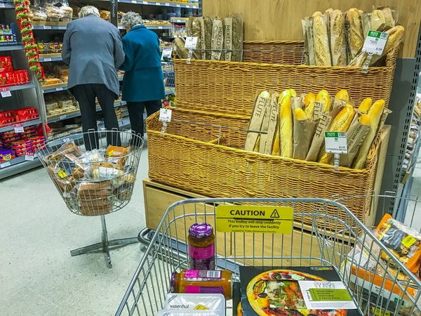 Interior Del Supermercado Inglaterra Reino Unido Carrito Compra Primer Plano —  Fotos de Stock