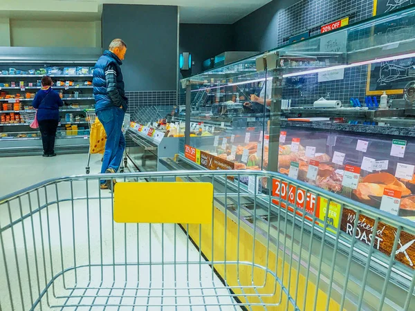Süpermarket Ngiltere Nin Plandaki Alışveriş Arabasının Içi — Stok fotoğraf