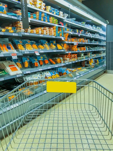 Interior Supermercado Inglaterra Carrinho Compras Primeiro Plano — Fotografia de Stock