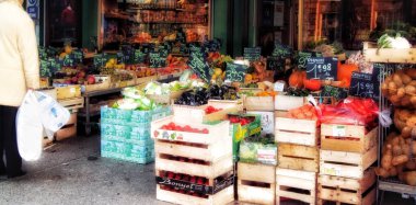 Sokak pazarı ve dükkanlar Picardy Fransa