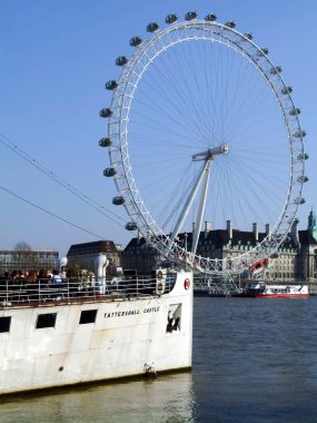 Londra 'nın gözü, İngiltere nehrinin kıyısında.