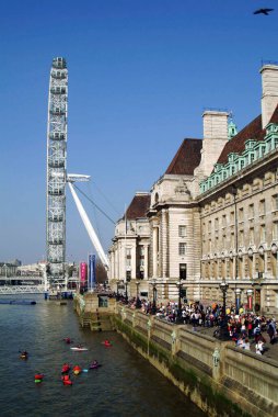 Londra 'nın gözü, İngiltere nehrinin kıyısında.