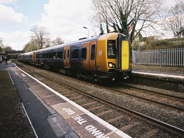 Estação Ferroviária Rural Britânica Warwickshire England Plataforma Estação Para Trens — Fotografia de Stock