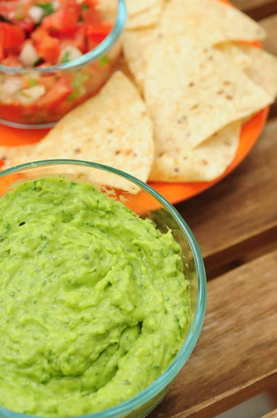 Chips en guacamole — Stockfoto