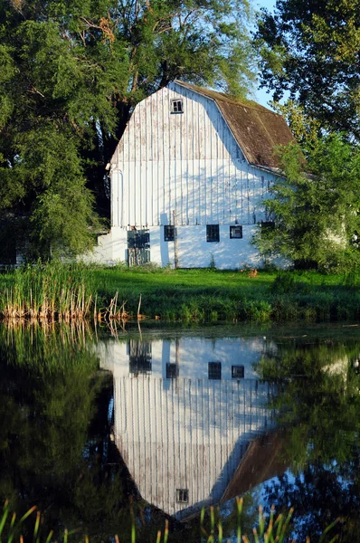 Country barn on farm — Stock Photo, Image