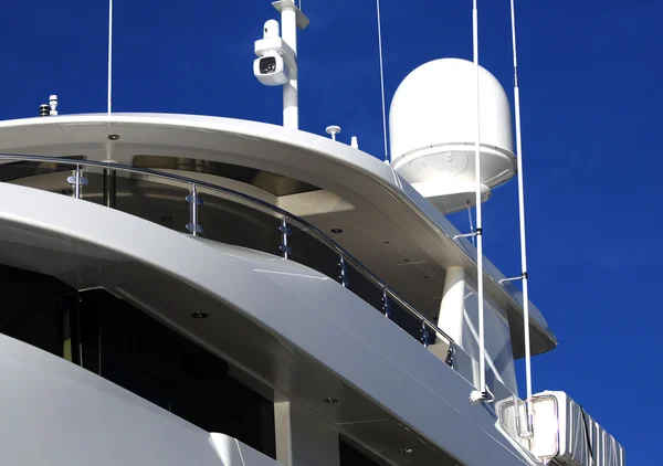 Telecamera radar e visione notturna su yacht — Foto Stock