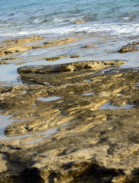 岩のビーチや大西洋の海 — ストック写真