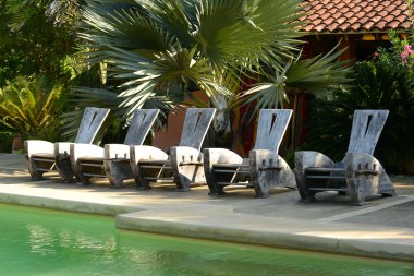 sandalyeler Resort tropikal bir yerde