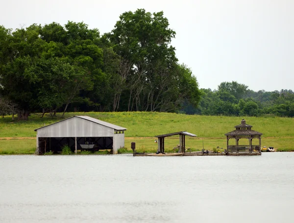 Boat shack on a lake in the summertime — Stock Photo, Image