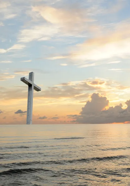 Servicio de iglesia al atardecer o al amanecer — Foto de Stock