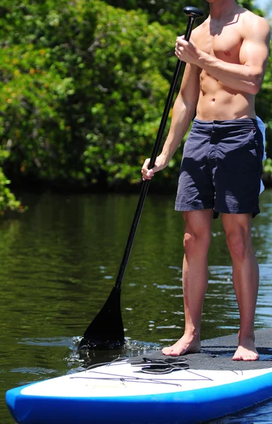 Hombre en forma de tabla de paddle —  Fotos de Stock