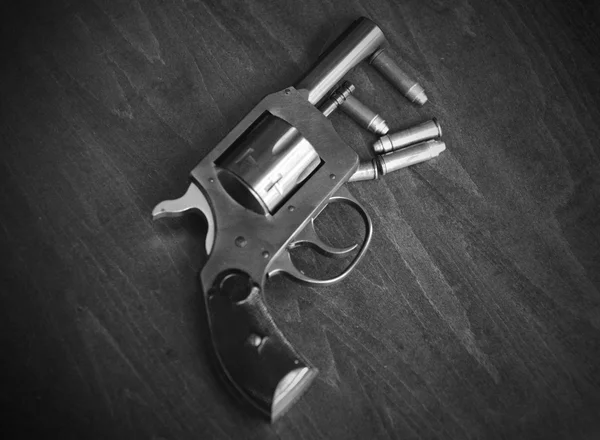 Black and white gun with bullets — Stock Photo, Image