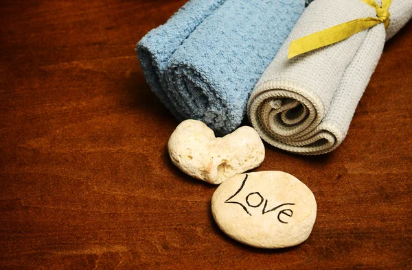 Kärlek och spa produkter eller tvätta kläder — Stockfoto