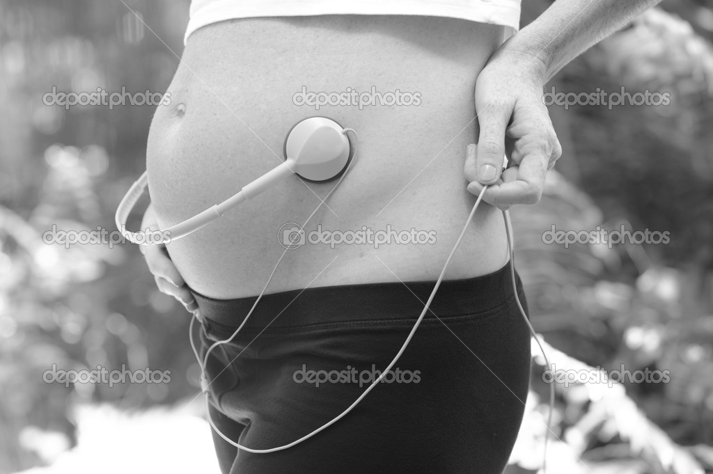 Femme Enceinte Jouant De La Musique Pour Bebe A Naitre Image Libre De Droit Par Ftlaudgirl C Femme Enceinte Jouant De La Musique Pour Bebe A Naitre Image Libre De Droit Par Ftlaudgirl C