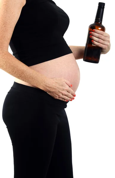 妊娠中にアルコールを飲む — ストック写真