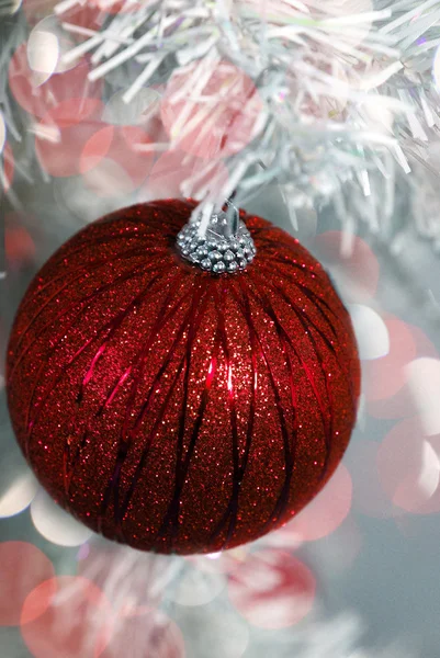 Ornamento de Natal brilho branco e vermelho — Fotografia de Stock