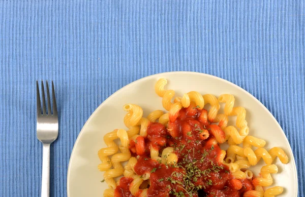 Nudeln mit Tomatensauce — Stockfoto