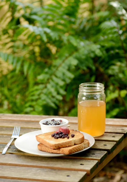 Toast, apple juice and jam — Stock Photo, Image