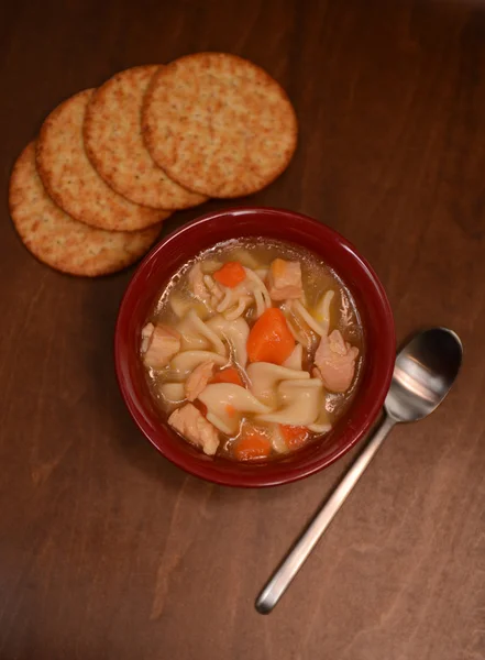 Chicken noodle soup and crackers — Stock Photo, Image