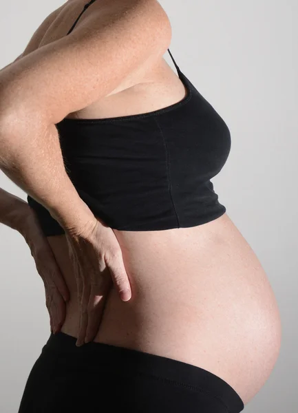 Mujer embarazada y dolor lumbar — Foto de Stock