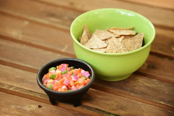 Tortillachips en salsa — Stockfoto