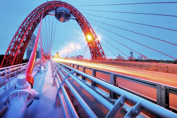 Malerische Brücke, Aussichtsplattform, Restaurant Ellipsoid. Moskau. — Stockfoto