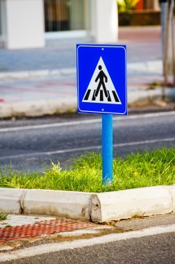 trafik işareti bir yaya geçidi.