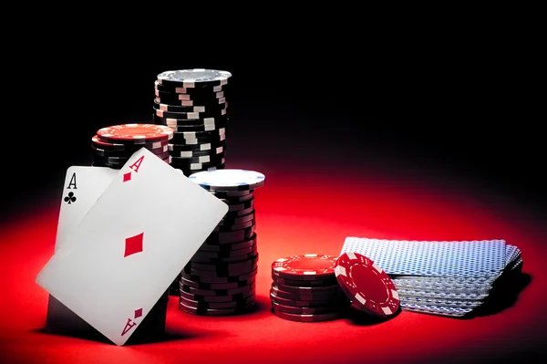 Pair of aces and poker chips — Stock Photo, Image