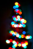 věnec vánoční strom světla v rozostření.
