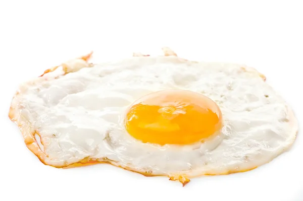 Huevos fritos sobre fondo blanco — Foto de Stock