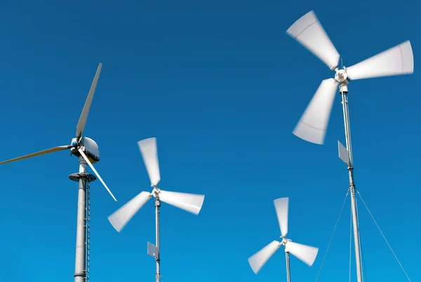 Kleine Windkraftanlagen für Windparks — Stockfoto