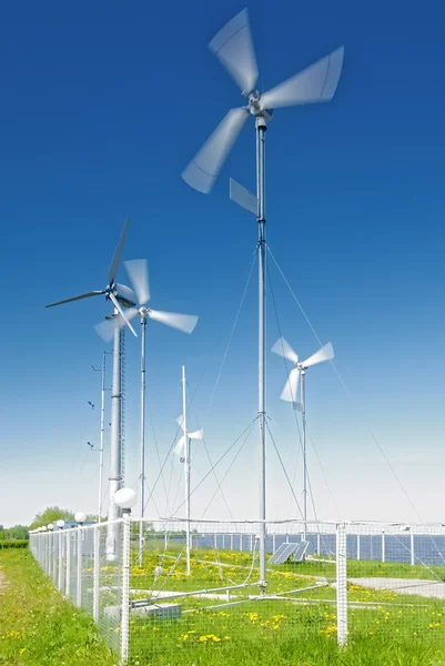 Kleine windturbines voor windmolenparken — Stockfoto