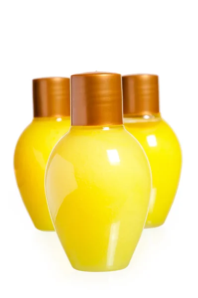Trois bouteilles jaunes de cosmétiques — Photo