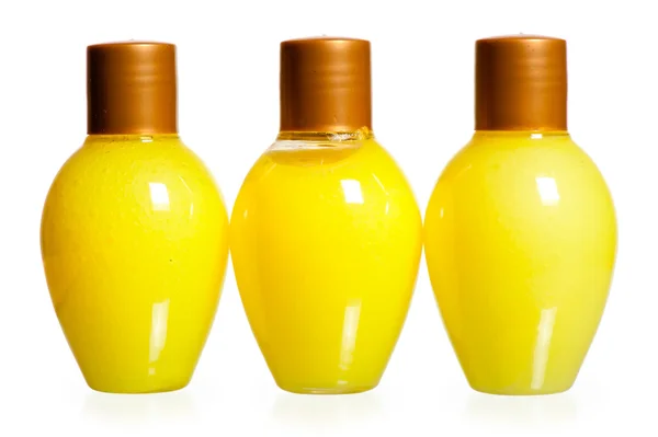 化粧品の 3 つの黄色のボトル — ストック写真