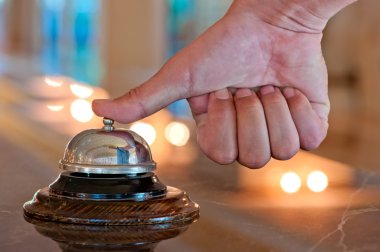 adam çağrısı Hotel'in Konsiyerj olduğunu