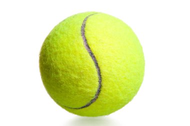 yakın çekim sarı tenis topu beyaz zemin üzerine vurdu.