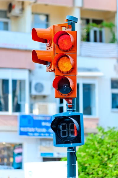 Semafor na pozadí ulici města — Stock fotografie