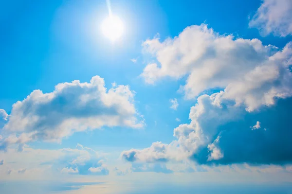 Clear blue sky and beautiful clouds — Stock Photo, Image