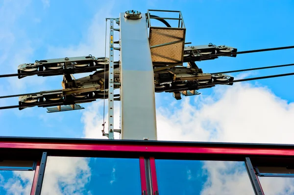 O mecanismo do teleférico e parte do reboque — Fotografia de Stock