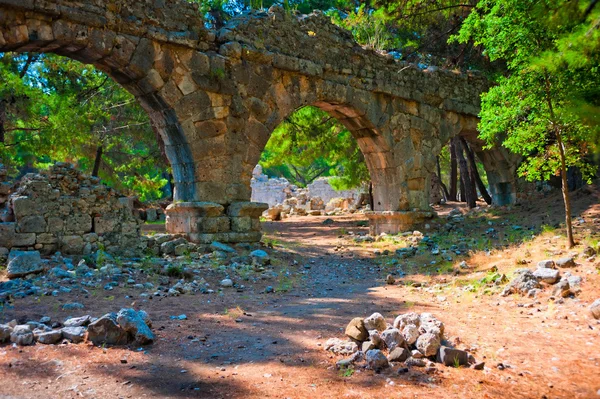 Rovine dell'acquedotto nell'antica città di Phaselis — Foto Stock