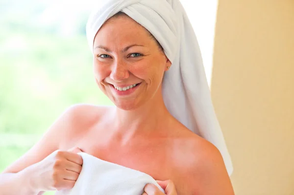 Portrait of a smiling girl in a towel — Stock Photo, Image