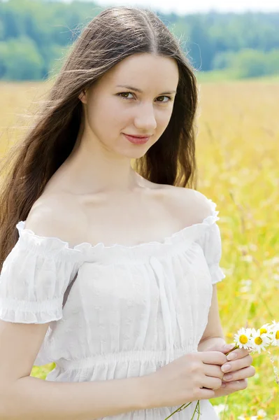 Portrait of Russian beauties in a field with flowers — Stock Photo, Image