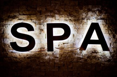 spa salona girmeden önce ışıklı işaret