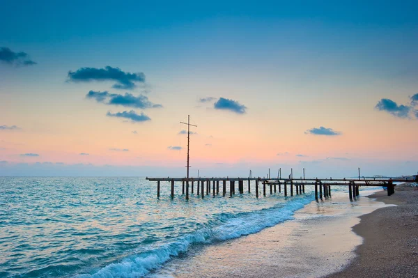 Frame of the old pier on the beach at dawn — Stock Photo, Image